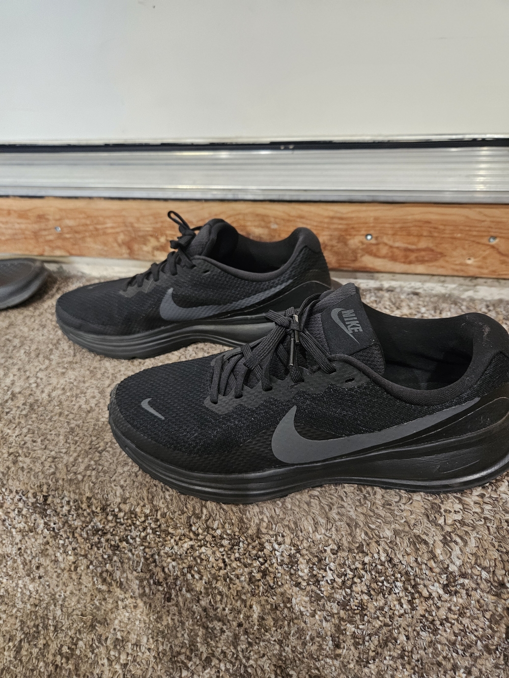 Nike Athletic Shoes Black US 9.5